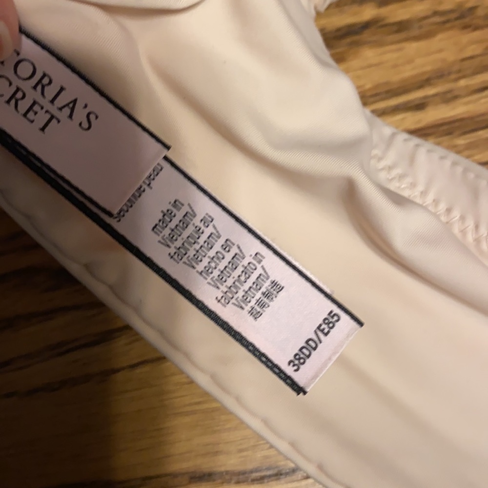 Victoria’s Secret wireless bra - Picture 5 of 6